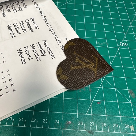 Valentines Day Gift! Leather Heart Bookmark - Picture 5 of 8